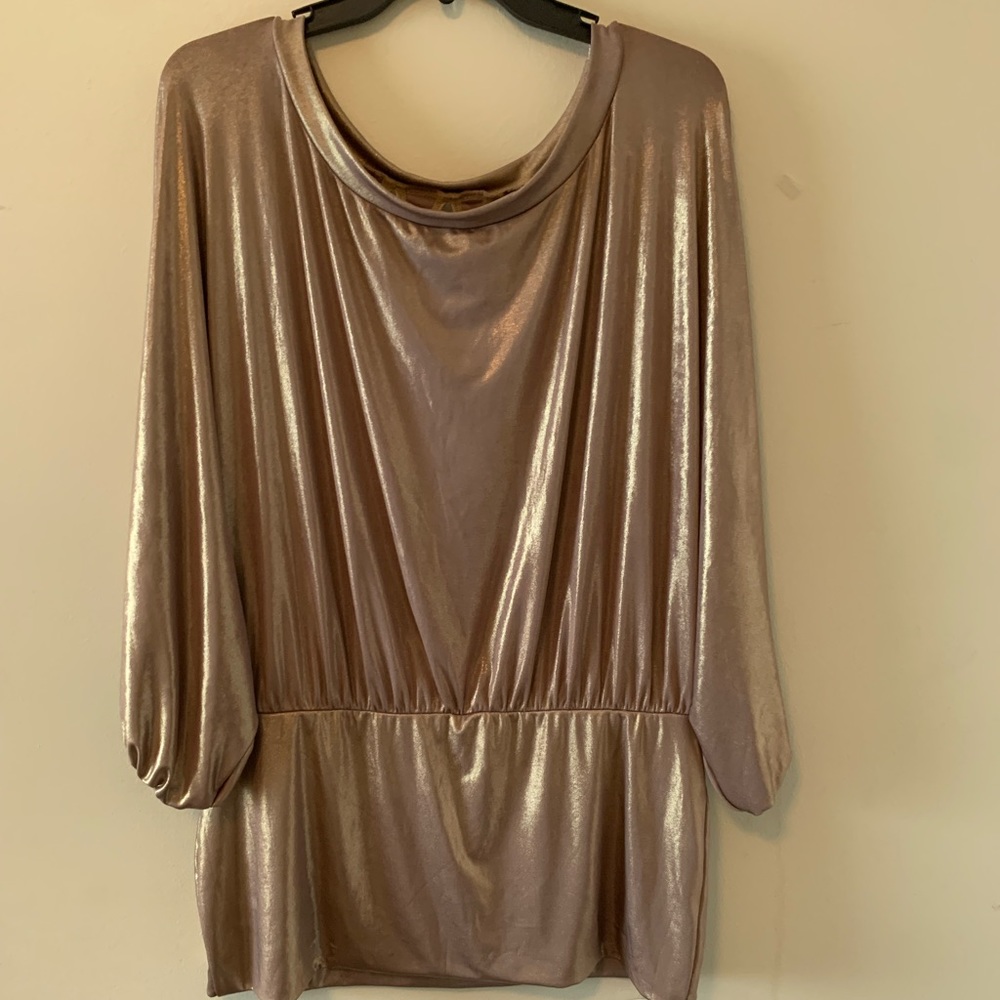 Fashioned Stretchy Size 3x Shiny Top- Super Cute and adorable!